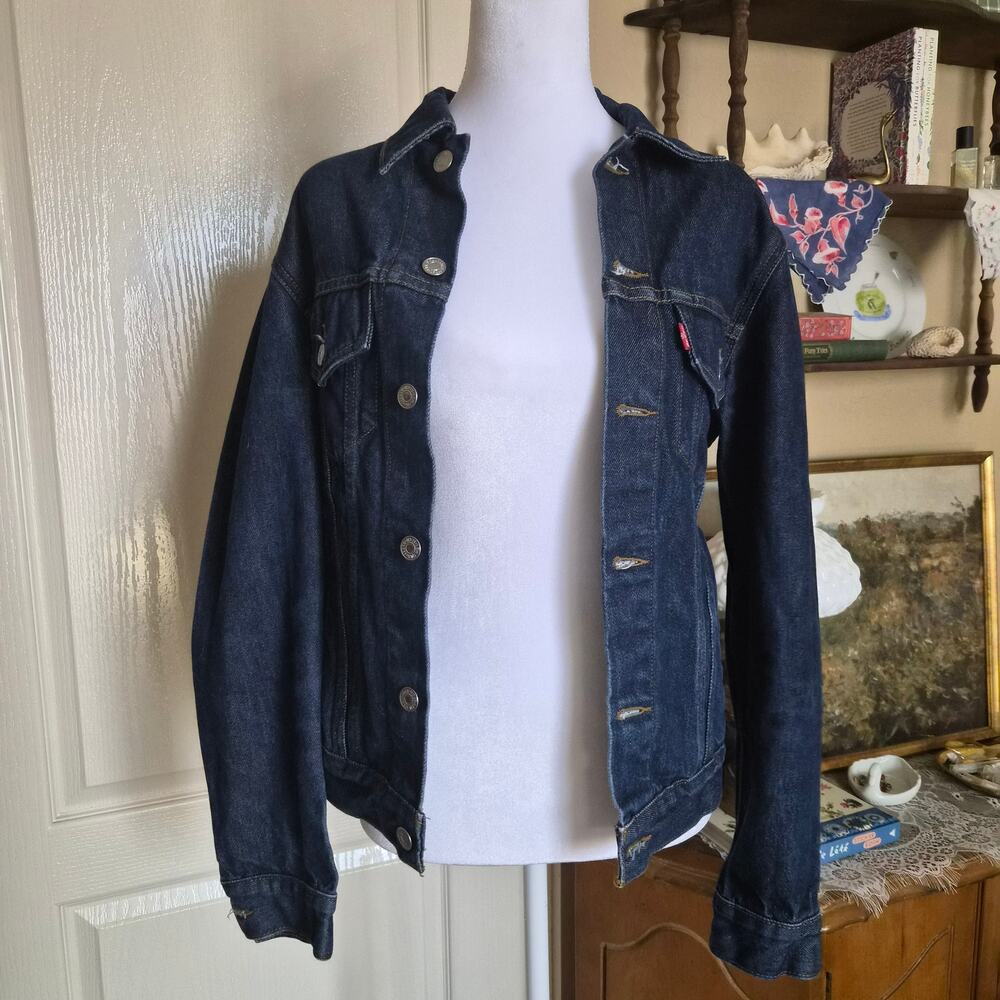 Levi's Dark Wash Denim Trucker Jacket Women's Medium Button Front Classic Blue
